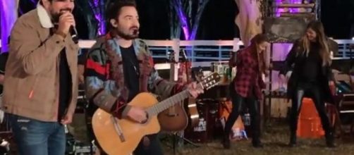 Fernando e Sorocaba fizeram transmiss&atilde;o direto da sua fazenda. (Reprodu&ccedil;&atilde;o/Instagram)