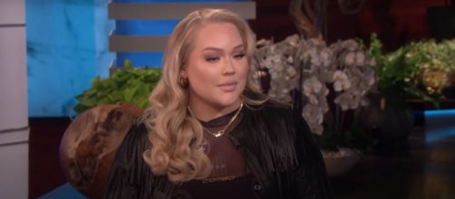 Influential YouTuber Nikkie de Jager sits down with Ellen. [Image Source: TheEllenShow/YouTube]