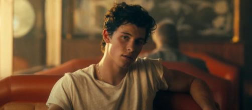 Shawn Mendes &eacute; um cantor canadense. (Reprodu&ccedil;&atilde;o/Youtube/Shawn Mendes/Se&ntilde;orita)