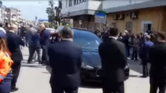 Saviano: assembramenti al funerale del sindaco Carmine Sommese.