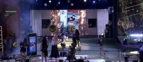 Brothers comemoram show de Pedro Sampaio na Festa Top 10 no 'BBB20'. (Reprodu&ccedil;&atilde;o/TV Globo)