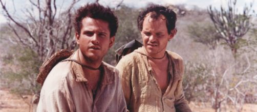 Celebridades de "O Auto da Compadecida" nos dias atuais. (Reprodu&ccedil;&atilde;o/Columbia Tristar)