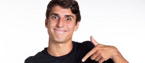 Felipe Prior, o d&eacute;cimo eliminado do 'BBB20', &eacute; s&oacute; felicidade com o convite que recebeu de seu &iacute;dolo, Neymar. (Reprodu&ccedil;&atilde;o/TV Globo)