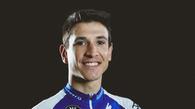 Davide Martinelli consegna,come volontario, i farmaci a domicilio a Lodetto.