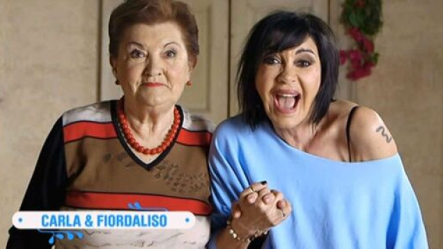 La cantante Fiordaliso con la mamma Carla durante la partecipazione al programma tv Bake Off Celebrity - fonte foto: Viagginews.com