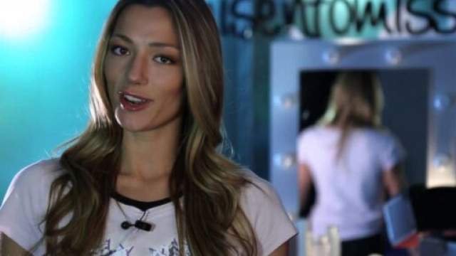 Soleil Sorg&egrave; attacca Elena Santarelli dandole dell'hater invidiosa e frustrata.