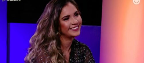 Gizelly Bicalho &eacute; entrevistada por Fernanda Keulla. (Reprodu&ccedil;&atilde;o/TV Globo)