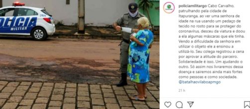 Solidariedade: policial militar distribui m&aacute;scaras. (Fonte: Instagram oficial da PM de Goi&aacute;s)
