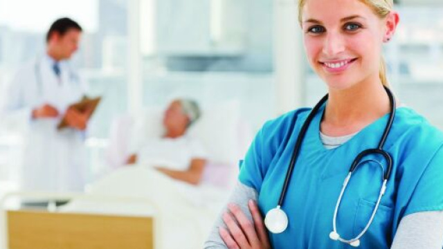 Con il decreto di aprile &egrave; prevista l'assunzione di 5 mila infermieri per cure domiciliari, al fine di fronteggiare l'emergenza coronavirus.