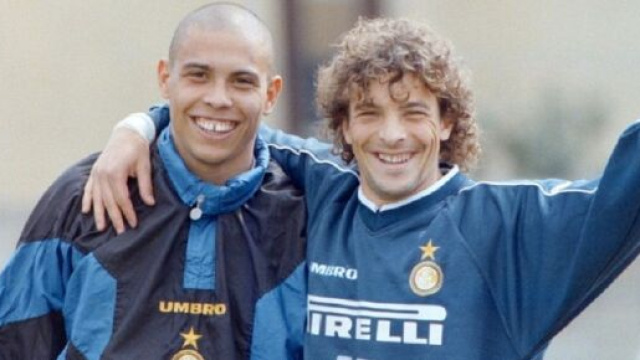 Francesco Moriero insieme a Ronaldo nella stagione 1997/98.