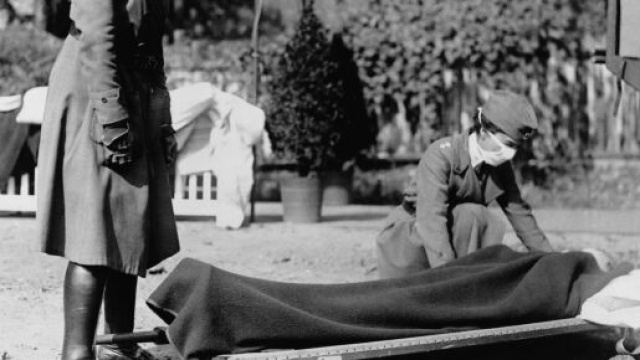 Laura Spinney ha raccontato perch&eacute; l'influenza spagnola fu cos&igrave; devastante