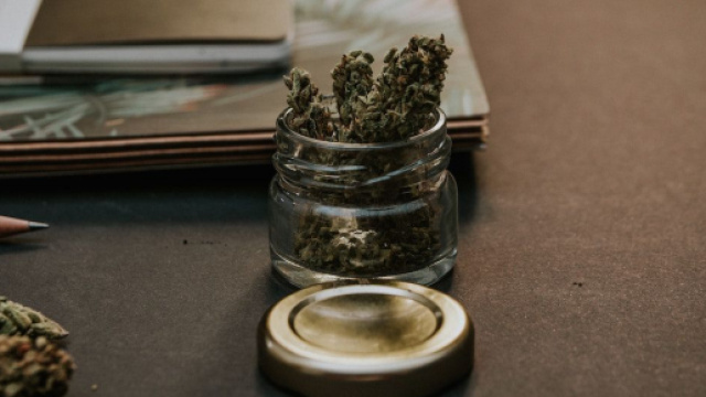 Les dealers de drogue connaissent des difficult&eacute;s avec le Covid-19. Credit : Pexels/Yash Lucid