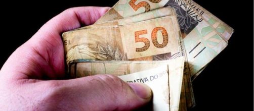 A Caixa informa que trabalhadores informais poder&atilde;o pedir a reavalia&ccedil;&atilde;o do aux&iacute;lio emergencial. (Arquivo Blasting News)