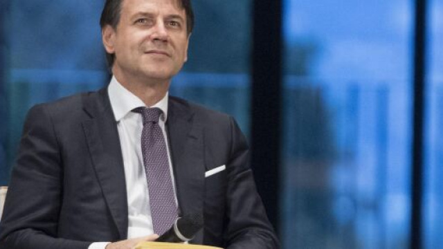 Coronavirus, Giuseppe Conte: 'Entro domenica 26 aprile comunicheremo piano per riaperture'