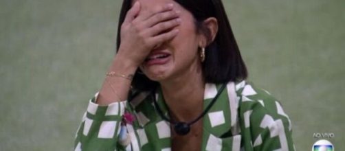 Manu chora ap&oacute;s vit&oacute;ria no pared&atilde;o. (Reprodu&ccedil;&atilde;o/TV Globo)