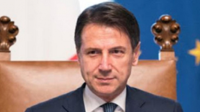 5 curiosit&agrave; sul Premier Conte: nel taschino indossa sempre una pochette bianca