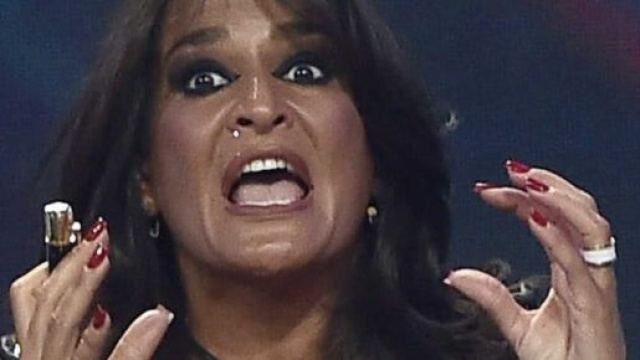 Aida Nizar arrestata per aver minacciato il compagno.