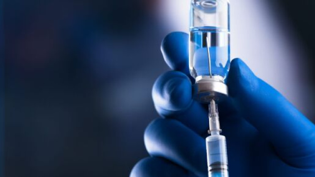 Il Regno Unito tenta la sperimentazione sugli uomini di un vaccino contro il coronavirus.