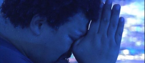 Babu se emocionou durante a festa do 'BBB20'. (Reprodu&ccedil;&atilde;o/TV Globo)