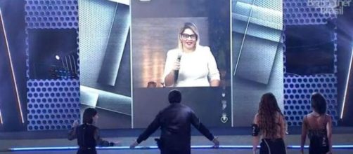 'BBB20': Mar&iacute;lia Mendon&ccedil;a surgiu em live no reality. (Reprodu&ccedil;&atilde;o/TV Globo)