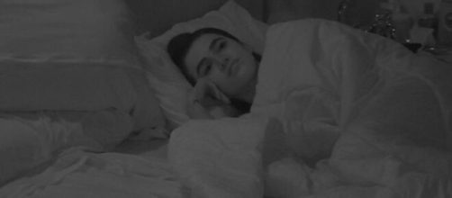 Manu reclama com Thelma sobre t&eacute;rmino do reality. (Reprodu&ccedil;&atilde;o/TV Globo)