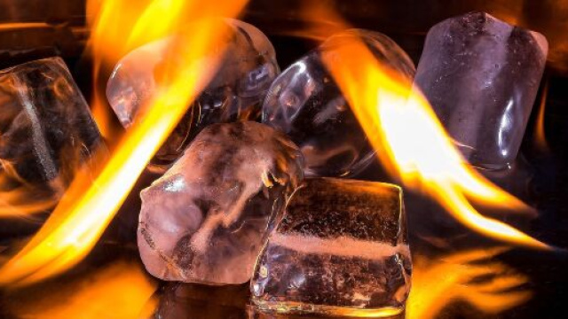 L'oroscopo dell'amore di coppia del 24 aprile: Ariete empatico, Acquario destabilizzato