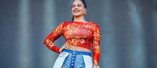 Rosal&iacute;a deleita a sus fans con un karaoke a ritmo de Dua Lipa y Billie Eilish