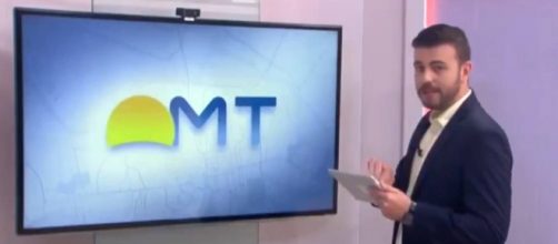 Apresentador se descuida e exibe nude ao vivo em jornal. (Reprodu&ccedil;&atilde;o/TV Centro Am&eacute;rica)