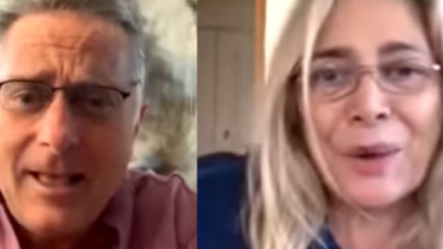 Paolo Bonolis comunica a Mara Venier il sogno maturato dai loro fan di vederli in coppia al timone di Sanremo.