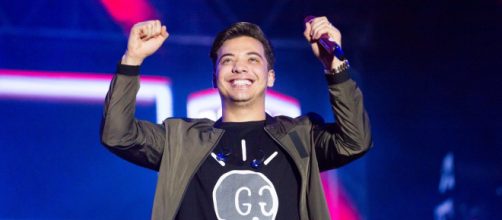 Cantor Wesley Safad&atilde;o leva multid&otilde;es em seus shows. (Arquivo Blasting News)