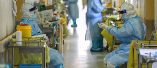 Imagen de de un hospital con sanitarios