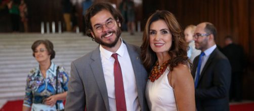 T&uacute;lio Gad&ecirc;lha ao lado da namorada F&aacute;tima Bernardes. (Arquivo Blasting News)