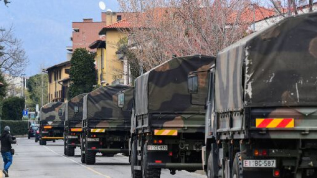 Bergamo, le bare portate vie sui camion dell'Esercito.