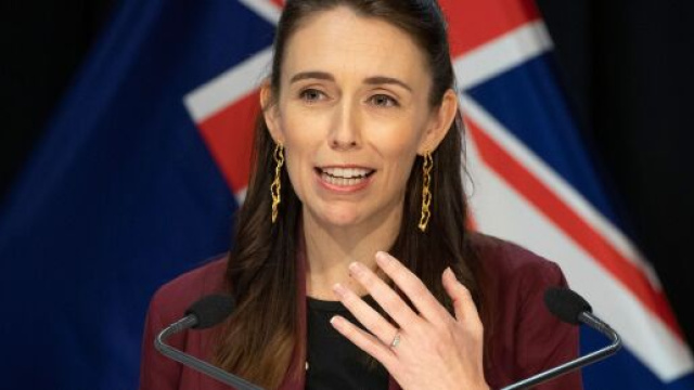 Jacinda Ardern dichiara: 'Abbiamo fermato il contagio'.