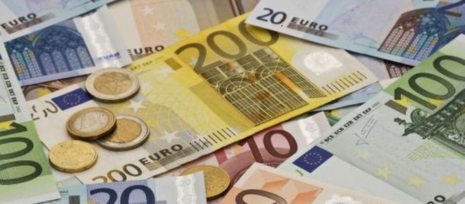 Bollette luce e gas, come risparmiare fino a 400 euro con questo metodo