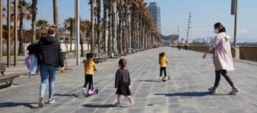 Los espa&ntilde;oles dicen que les falta mucho para volver a la normalidad.