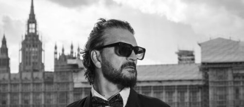 Ricardo Arjona se declara &ldquo;m&aacute;s peligroso&rdquo; que nunca y anuncia ... - theworldnews.net