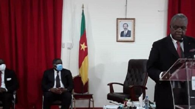 Le Ministre de la Communication Ren&eacute; Emmanuel Sadi lors du point de presse du 28 avril 2020 (c) Mincom