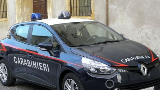 Bologna, 12enne chiama i carabinieri a Vergato: 'Ho fame, mio padre non lavora, il frigorifero &egrave; vuoto'