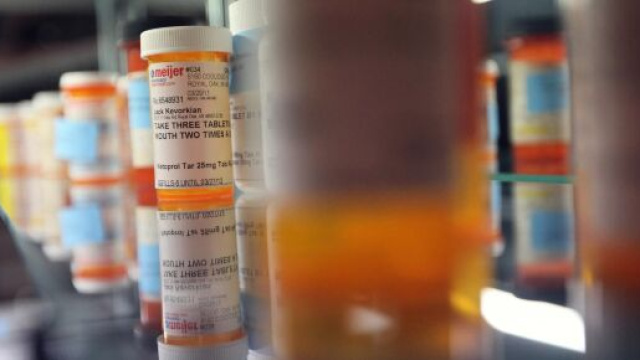 Coronavirus, promettevano di curarlo con integratori: denunciati