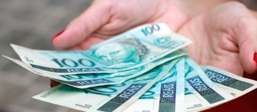 Aux&iacute;lio emergencial: mulher &eacute; presa. (Arquivo Blasting News)