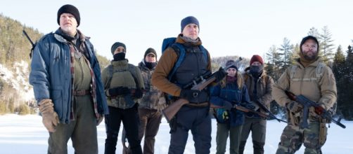 Na foto os atores do filme 'O Decl&iacute;nio' da Netflix. (Reprodu&ccedil;&atilde;o/Netflix)