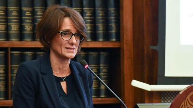 La ministra Elena Bonetti ha annunciato di voler erogare un bonus che va da 80 a 170 euro per famiglie con figli fino a 14 anni.