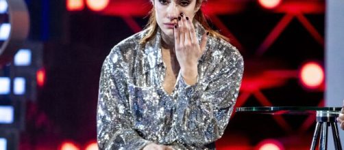 Adriana, madre de Hugo revela detalles de Adara y su hijo.