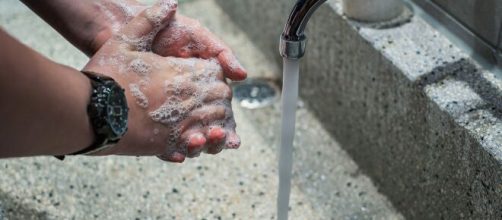 The CDC recommends that you scrub your hands for at least 20 seconds. [Image Source: Couleur/Pixabay]