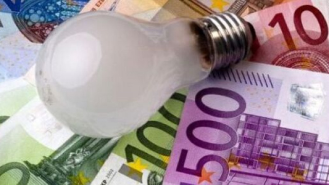 Bollette: tutte le buone pratiche per risparmiare con la luce solare.