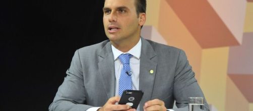 FOTO Covid-19: Eduardo Bolsonaro confirma que quarentena n&atilde;o ir&aacute; durar at&eacute; final do m&ecirc;s. (Arquivo Blasting News)
