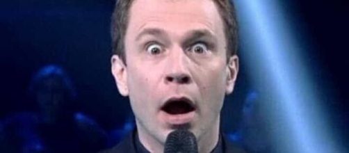 Tiago Leifert comandou o programa em dia de forma&ccedil;&atilde;o de pared&atilde;o. (Reprodu&ccedil;&atilde;o/TV Globo)