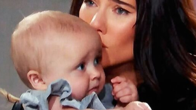 Beautiful, anticipazioni Usa: Steffy straziata dal dolore per dover separarsi da Phoebe/Beth.