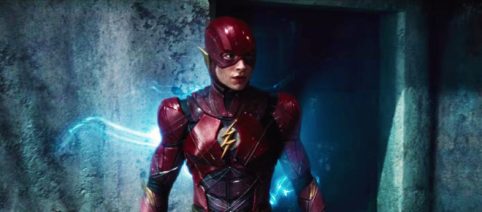 Ezra Miller, famoso por viver Flash no cinema, é suspeito de agredir fã em bar na Islândia